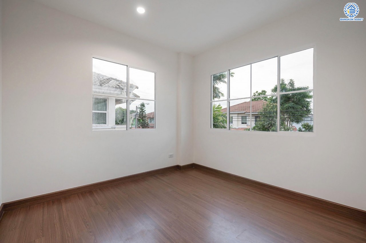 บ้านมือสองตกแต่งใหม่ โครงการ ชลลดา วัดลาดปลาดุก คุณภาพระดับ L&H บนเนื้อที่ 52.5 ตร.ว. พร้อมฟังก์ชัน 3 ห้องนอน 2 ห้องน้ำ จอดรถได้ 1 คัน บนทำเลศักยภาพ เพียง 15 นาทีถึงเซ็นทรัลเวสท์เกต ใกล้รถไฟฟ้าสายสีม่วง "สถานีคลองบางไผ่"